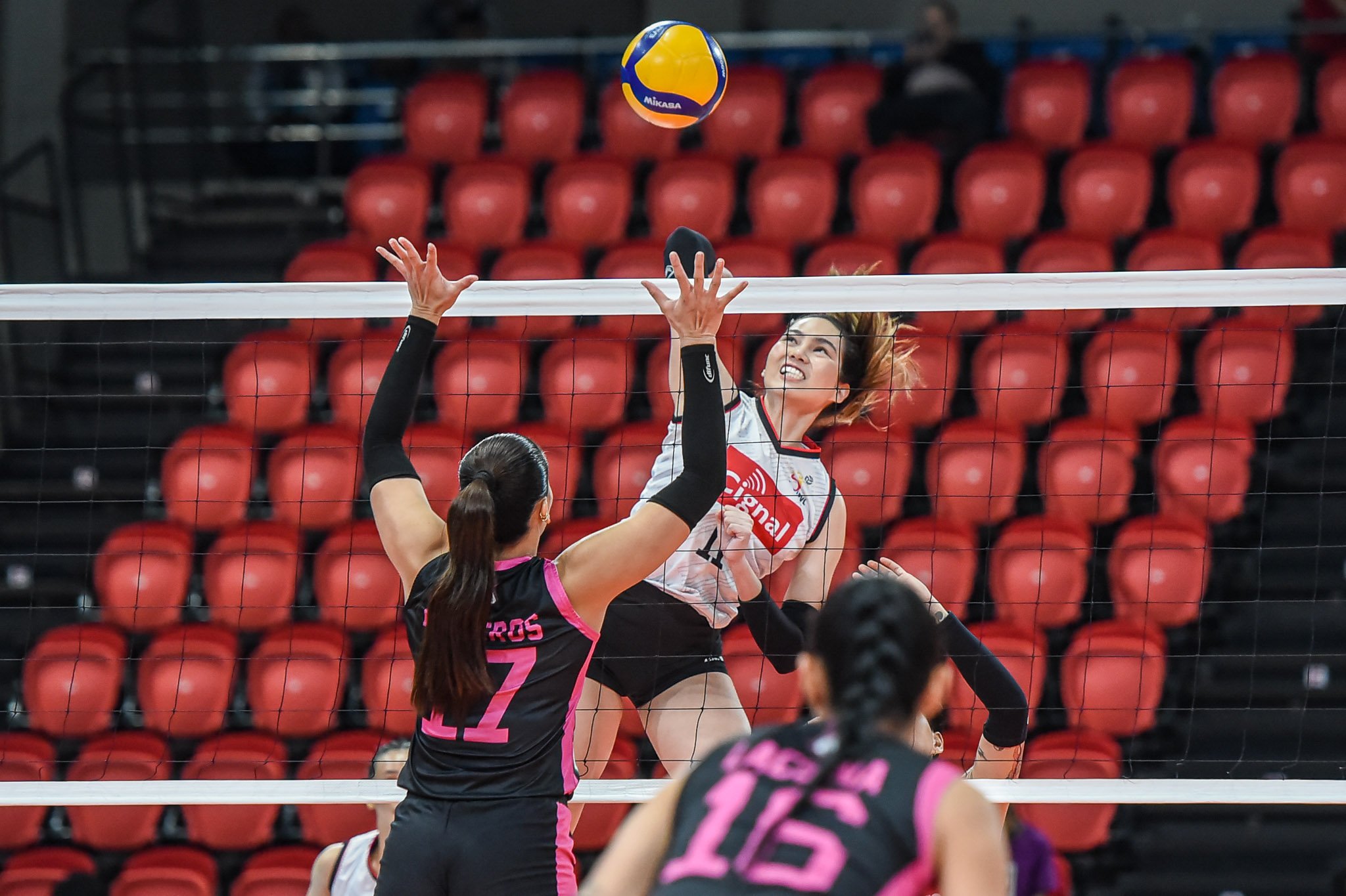 Cignal Sinelyuhan ang Ikatlong Puwesto Matapos Walisin ang Akari sa PVL