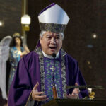 Hinihikayat ni Archbishop Villegas ang mga Pilipino na Maging Kalma Matapos ang Pag-aresto kay Duterte