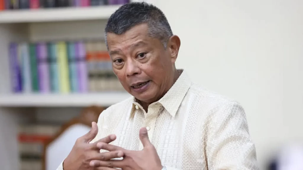 Remulla Ipinatatawag ang 200 Bagong Hires ng Ombudsman Para Mag-Courtesy Resign