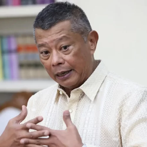 Remulla Ipinatatawag ang 200 Bagong Hires ng Ombudsman Para Mag-Courtesy Resign